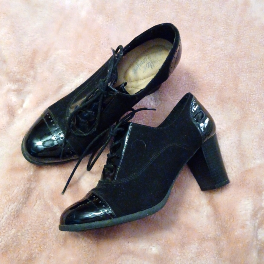 Vintage black chunky heel